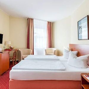 Standard Zimmer mit Kingsize-Bett